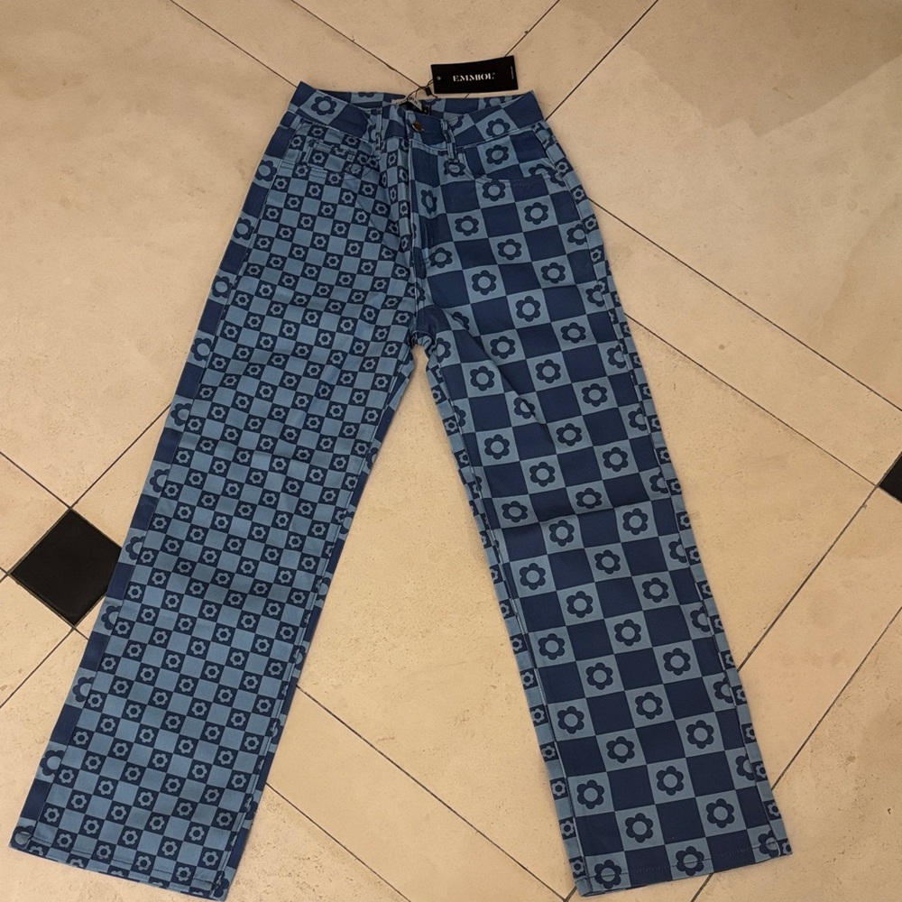 NWT Emmiol Floral Print Blue Jeans